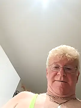 olivbisoumis online show from 04/12/26, 04:38