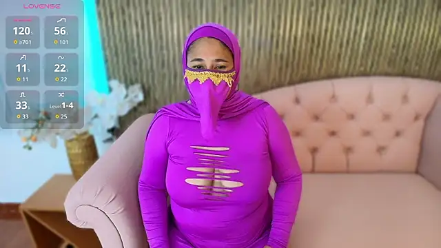 Snapshot of Nadia_Privee chatting on 02/27/26, 06:30 Nadia Privee online show from 02/27/26, 06:30