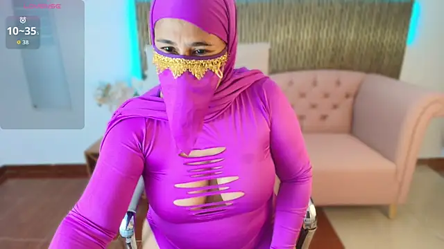 Snapshot of Nadia_Privee chatting on 02/24/26, 07:15 Nadia Privee online show from 02/24/26, 07:15