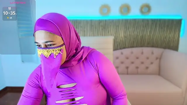 Snapshot of Nadia_Privee chatting on 02/26/26, 06:08 Nadia Privee online show from 02/26/26, 06:08