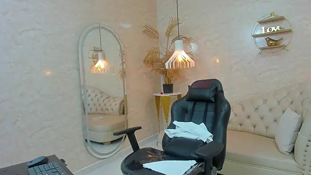 CAAMII SWEETT online show from 05/06/26, 07:51