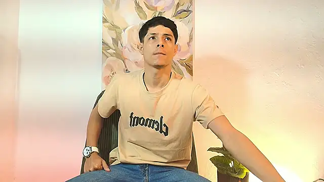 Eliassalvatore  online show from 05/23/26, 01:21