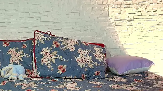 Eliassalvatore  online show from 04/15/26, 12:27