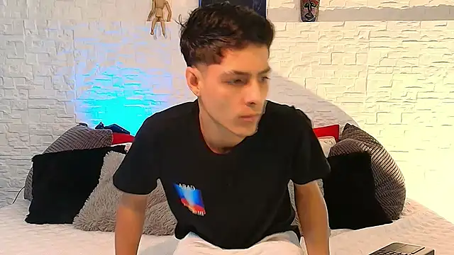 Eliassalvatore  online show from 05/27/26, 03:08