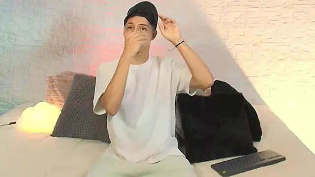 Eliassalvatore  online show from 05/01/26, 07:30