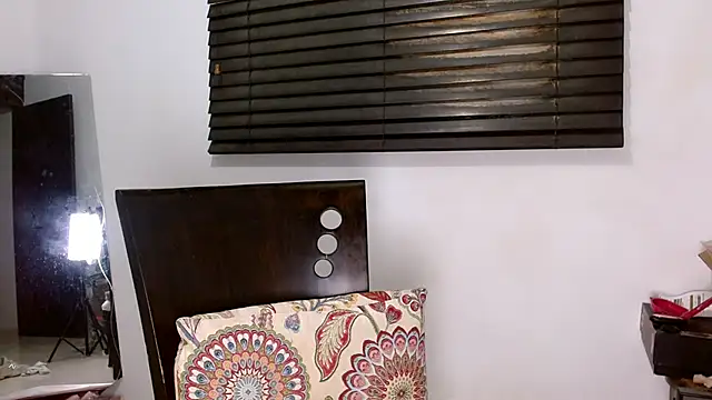 MiaDiamontLatin online show from 04/18/26, 03:09