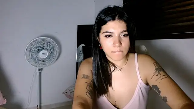 MiaDiamontLatin online show from 05/22/26, 03:04