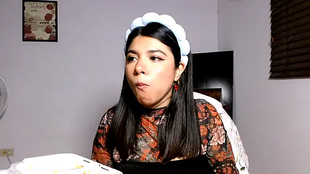 MiaDiamontLatin online show from 04/22/26, 03:13