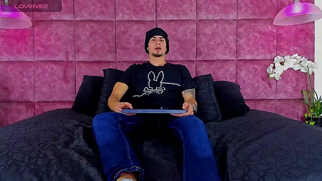 Snapshot of SharonTygaX chatting on 02/19/26, 04:20 SharonTygaX online show from 02/19/26, 04:20