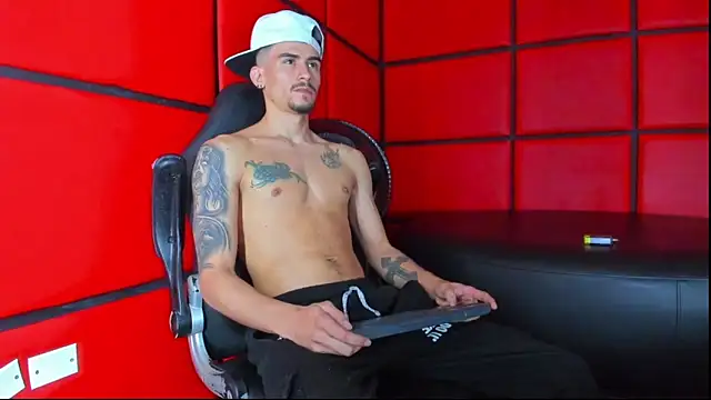 SharonTygaX online show from 04/07/26, 04:42