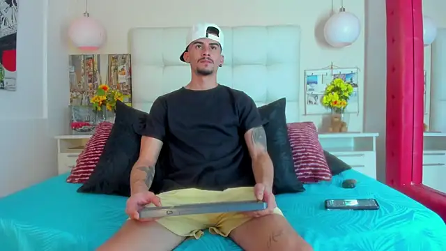 SharonTygaX online show from 04/08/26, 11:17