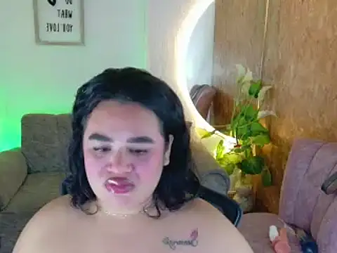 Snapshot of chatting on 03/25/26, 10:25 online show from 03/25/26, 10:25