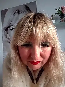 Snapshot of -Nefertiti- chatting on 06/01/26, 03:33 -Nefertiti- online show from 06/01/26, 03:33