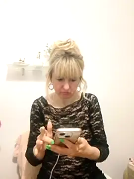 Snapshot of -Nefertiti- chatting on 03/11/26, 12:26 -Nefertiti- online show from 03/11/26, 12:26