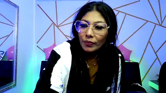 Snapshot of yvanna__smith chatting on 02/19/26, 04:20 yvanna smith online show from 02/19/26, 04:20