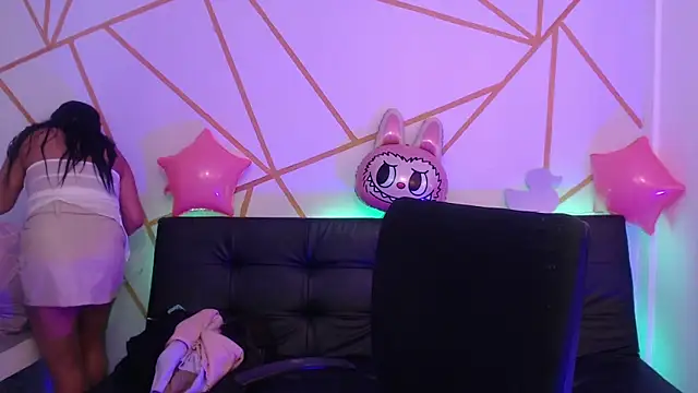 Snapshot of yvanna__smith chatting on 02/27/26, 04:23 yvanna smith online show from 02/27/26, 04:23