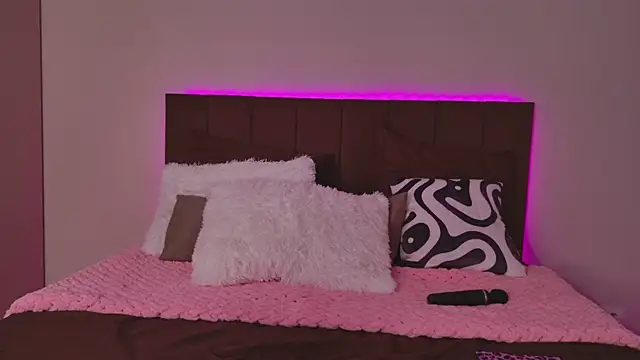 Born to Blow  online show from 03/05/26, 02:52