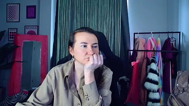 Golden Dragon online show from 04/19/26, 08:37