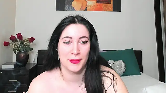 GoldenLunaa online show from 04/07/26, 04:36