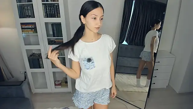 littleevilon online show from 02/20/26, 08:16