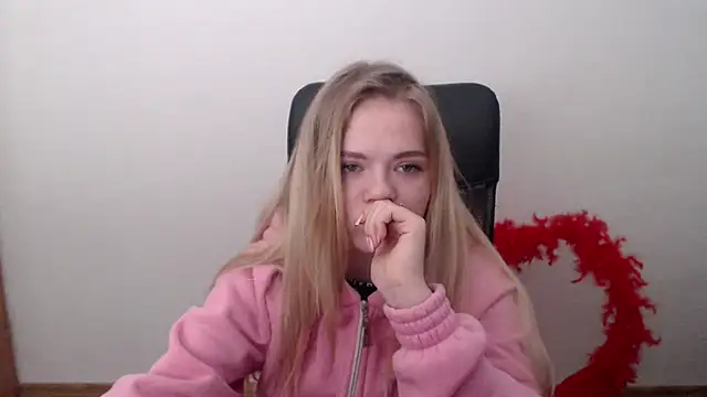 FoxiLana online show from 02/18/26, 10:12