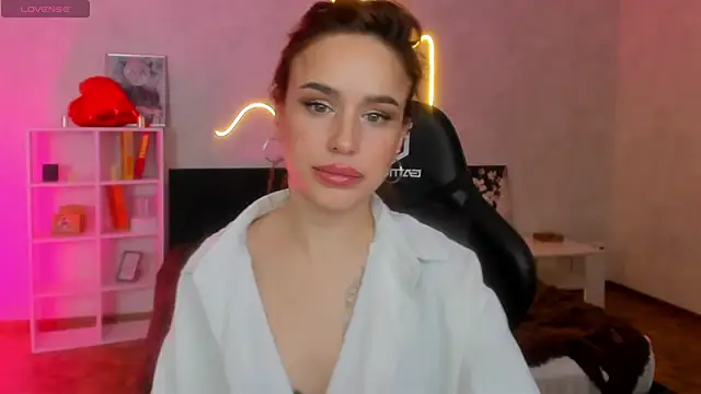 Snapshot of tina_xx_tina chatting on 02/20/26, 06:26 tina xx tina online show from 02/20/26, 06:26