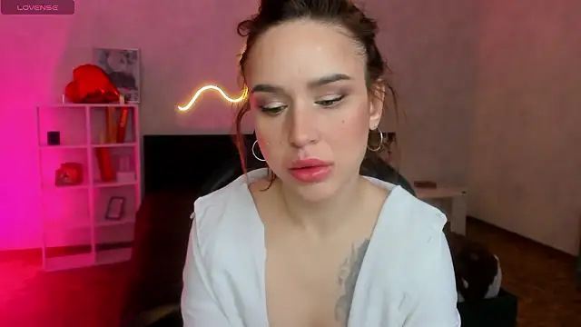 Snapshot of tina_xx_tina chatting on 02/20/26, 01:57 tina xx tina online show from 02/20/26, 01:57