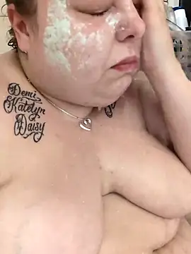 Snapshot of HottieHunter_ chatting on 02/25/26, 09:14 HottieHunter online show from 02/25/26, 09:14