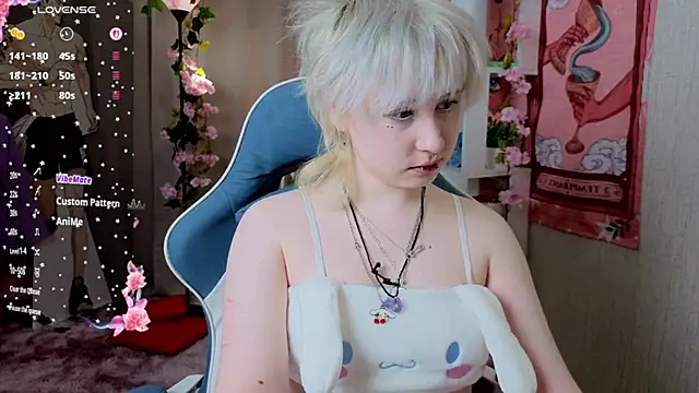 Snapshot of May_leaf chatting on 03/01/26, 05:40 May leaf online show from 03/01/26, 05:40