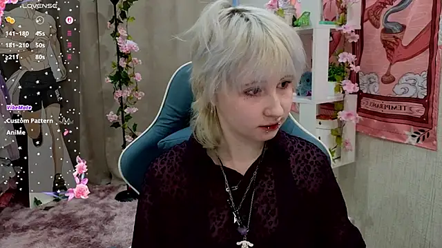 Snapshot of May_leaf chatting on 02/23/26, 01:29 May leaf online show from 02/23/26, 01:29