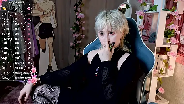 Snapshot of May_leaf chatting on 02/20/26, 03:14 May leaf online show from 02/20/26, 03:14