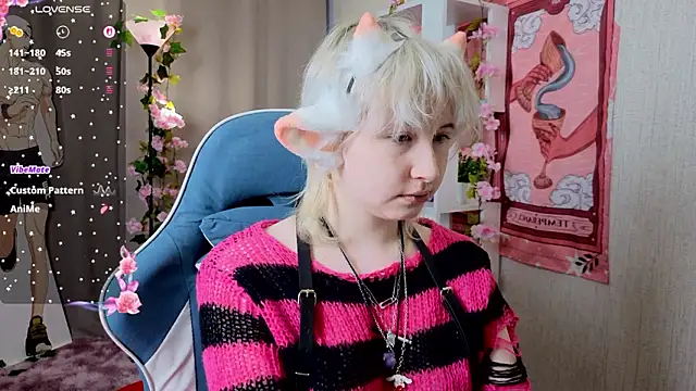 Snapshot of May_leaf chatting on 02/27/26, 01:39 May leaf online show from 02/27/26, 01:39