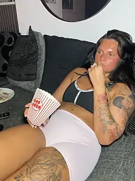 Snapshot of Destinylovex chatting on 03/17/26, 09:29 Destinylovex online show from 03/17/26, 09:29