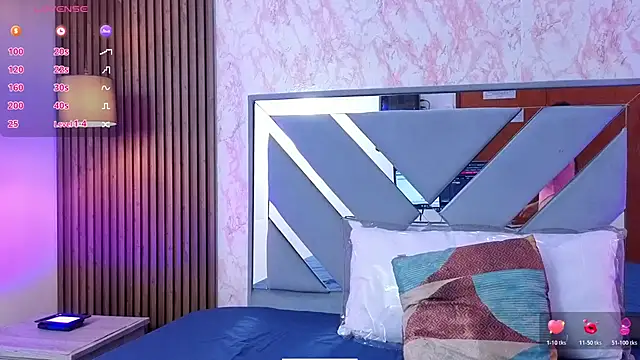 LittleeSara18 online show from 04/14/26, 11:15