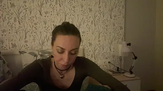 Snapshot of SarahStevens chatting on 04/05/26, 04:02 SarahStevens online show from 04/05/26, 04:02