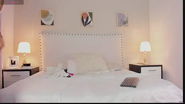 Snapshot of naia_sanz chatting on 02/20/26, 12:18 naia sanz online show from 02/20/26, 12:18