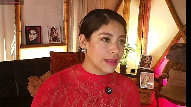 Snapshot of sofia_diaz08 chatting on 07/08/26, 08:53 sofia diaz08 online show from 07/08/26, 08:53