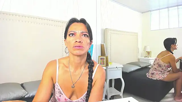 Snapshot of FernandaAvilax chatting on 05/23/26, 06:51 FernandaAvilax online show from 05/23/26, 06:51