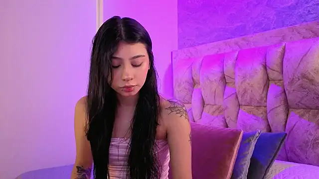 chloe bluee  online show from 06/26/26, 12:11