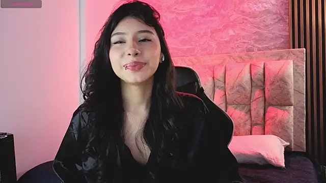 chloe bluee  online show from 04/24/26, 11:23