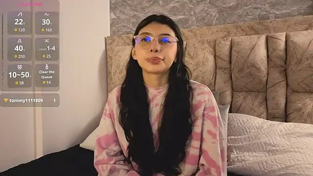 chloe bluee  online show from 05/30/26, 11:38