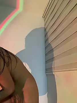 chloe bluee  online show from 06/15/26, 12:12