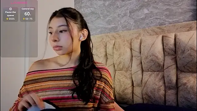 chloe bluee  online show from 07/09/26, 11:20