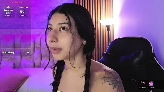 chloe bluee  online show from 04/18/26, 11:12