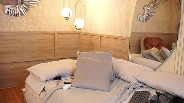 Snapshot of Luxa_Velvet chatting on 04/14/26, 12:54 Luxa Velvet online show from 04/14/26, 12:54