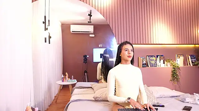 Luxa Velvet online show from 06/09/26, 01:23