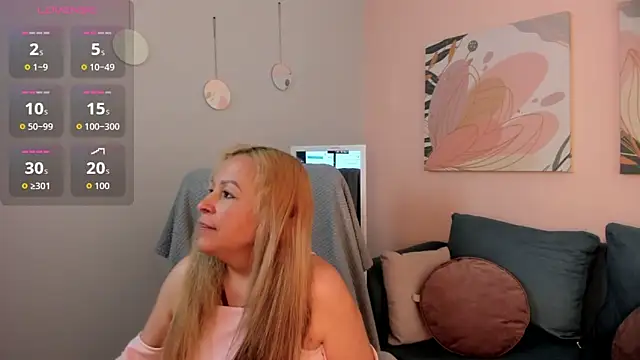 Ivonne 4 online show from 05/25/26, 12:59