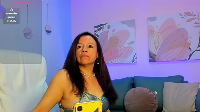 Snapshot of Ivonne_4 chatting on 06/10/26, 01:01 Ivonne 4 online show from 06/10/26, 01:01