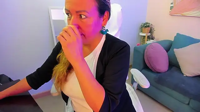 Ivonne 4 online show from 03/06/26, 12:33