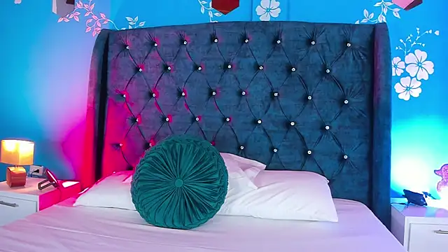 laurasmith  online show from 04/15/26, 12:32